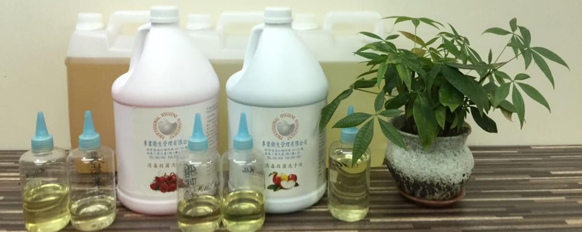 cleaning_products_essential_oil_and_perfume